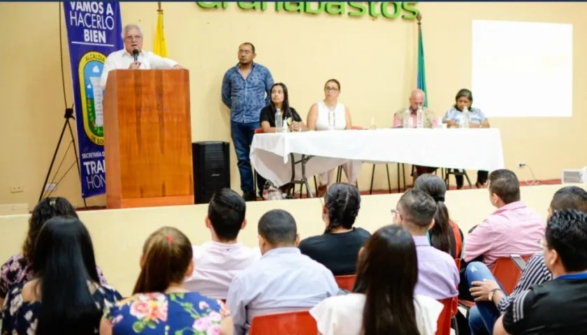 El Alcalde de Soledad, Joao Herrera, hizo llamado a los nuevos docentes a demostrar sus cualidades en el aula.