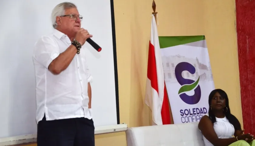 El Alcalde Joao Herrera durante el lanzamiento del novedoso sistema.