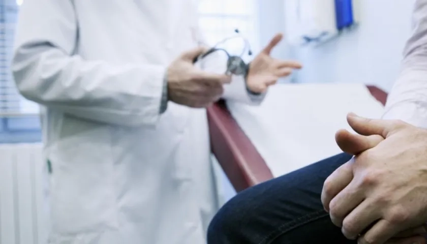 El urólogo le dijo al hombre, que había tenido 9 hijos con su esposa, que era estéril.