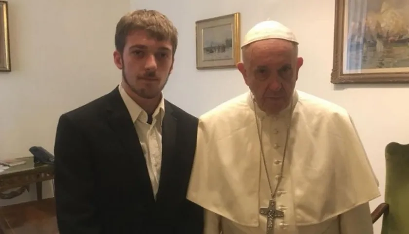 El Papa Francisco se reunió con el papá de Alfie Evans, el bebé británico conectado a una máquina.