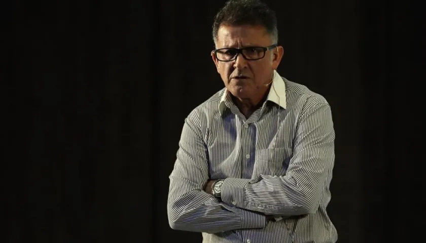 El colombiano Juan Carlos Osorio, técnico de la selección mexicana, habla durante la "Cumbre Fútbol Latinoamérica".