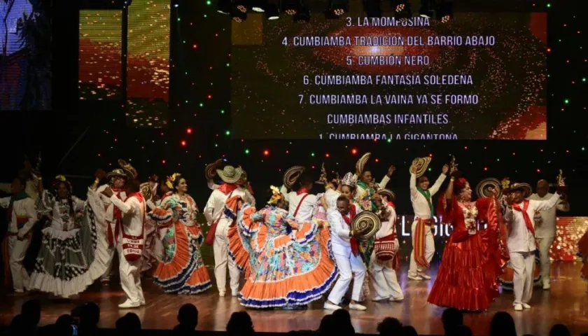 Presentaciones folclóricas brillaron en la Noche de los mejores.