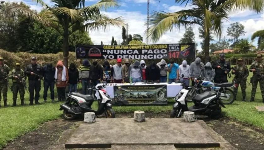 Las autoridades colombianas capturaron a 17 integrantes de una banda criminal dedicada a extorsionar