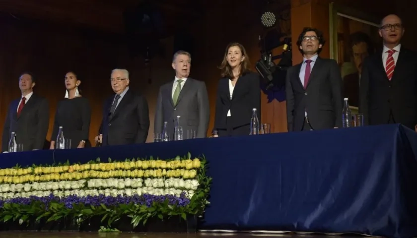 El Presidente Juan Manuel Santos asistió a la clausura del Foro Creditico Educativo ICETEX. En tal acto estuvo acompañado por Ingrid Betancourt y el expresidente Belisario Betancur Cuartas.