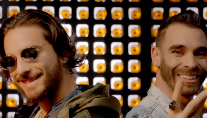 El cantante Maluma junto a Wolfine.