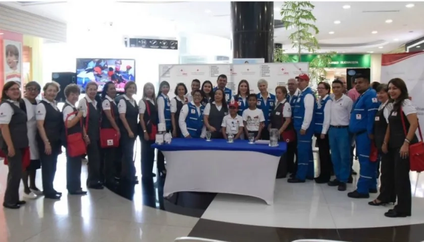 Los voluntarios de la Cruz Roja.