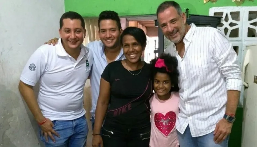 Equipo de la Secretaría de Cultura visitó a la cantante Azuquitar en su residencia.