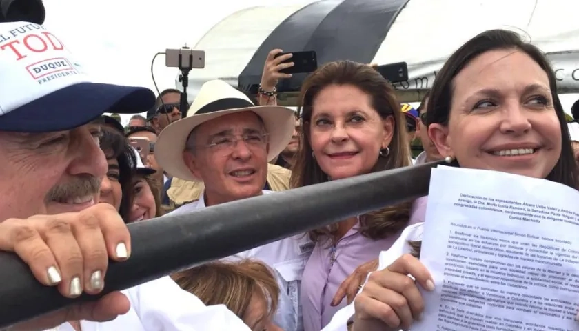 Los expresidentes Pastrana y Uribe, la candidata a la Vicepresidencia Marta Lucía Ramírez y la dirigente venezolana María Corina Machado.