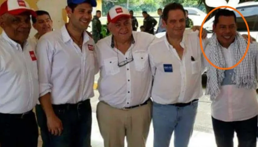 Germán Vargas Lleras junto el Alcalde de El Banco, Víctor Rangel López y otros políticos del Magdalena.