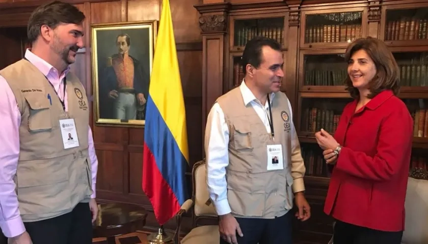 Kevin Casas, dialoga con la Canciller, María Ángela Holguín