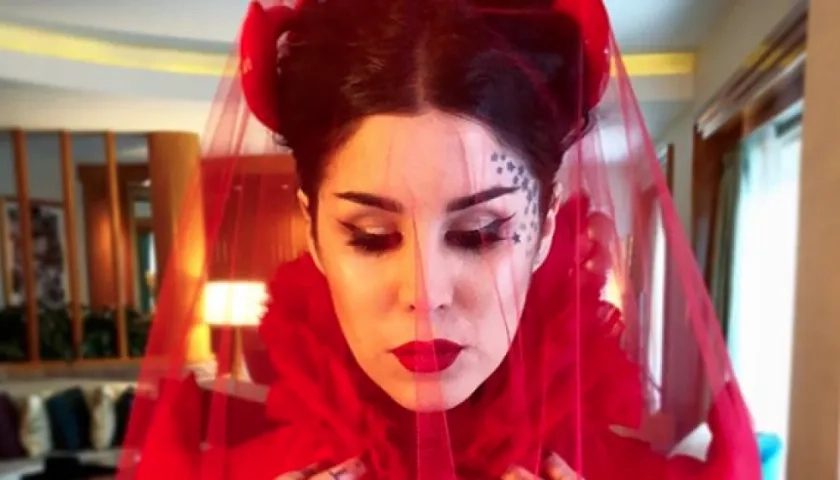 La artista del tatuaje Kat Von D del reality L.A. Ink. 