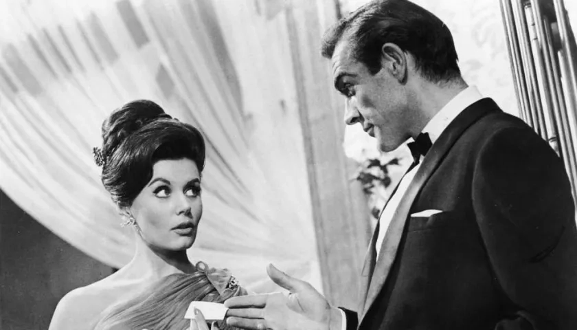 Eunice Gayson y Sean Connery. 