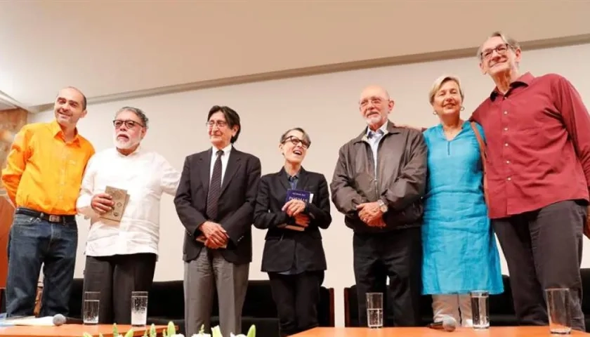 El escritor Geney Beltran, el escritor Ricardo Yáñez, los poetas Sergio Mondragón y Pura López Colomé, arqueólogo mexicano Eduardo Matos Moctezuma, la escritora e investigadora, Fabienne Bradu y el escritor mexicano Alberto Ruy Sánchez.
