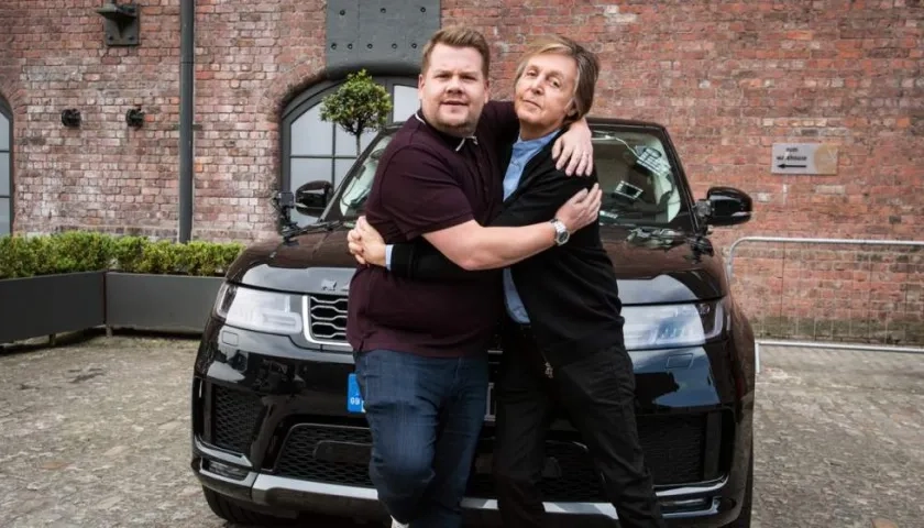 El presentador británico James Corden y el beatle Paul McCartney.