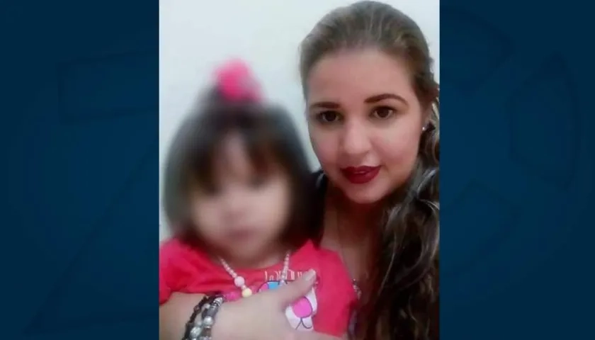 Yeni Betancurt junto a su hija Sophia Regino Betancurt.