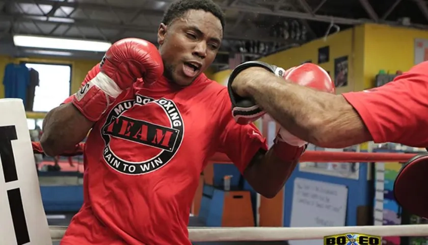 El boxeador colombiano Roamer Alexis Angulo