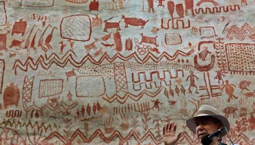 El presidente de Colombia, Juan Manuel Santos, pronuncia un discurso durante un evento en el que se anunció la ampliación del área protegida del Parque Nacional Natural de Chibiriquete y se declararon áreas protegidas de la Serranía la Lindosa-Cerro Azul 