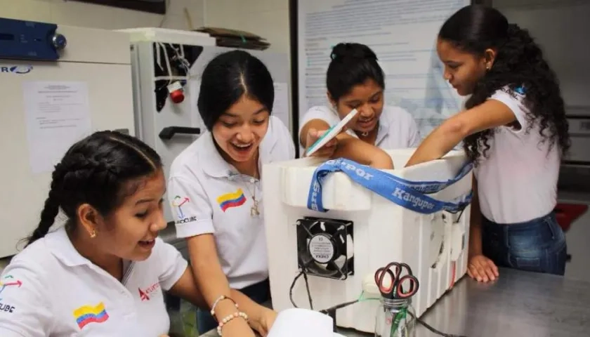 Los estudiantes del proyecto 'Cubes in Space’.