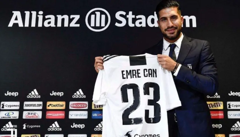 El alemán Emre Can en su presentación.