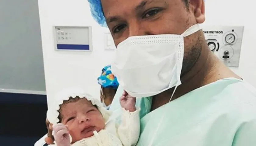 Luis Ángel Díaz y la pequeña Marthina.