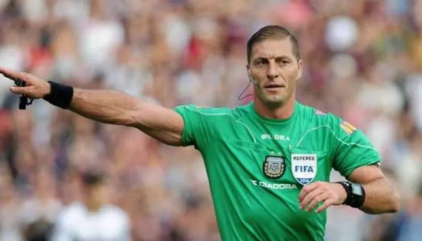 Néstor Pitana, árbitro argentino.
