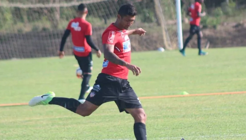 El defensa cucuteño Éder Castañeda.