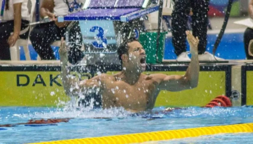 Omar Pinzón celebra tras el triunfo. 