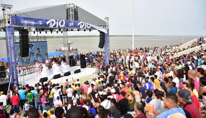 Tarima principal del Festival del Río.