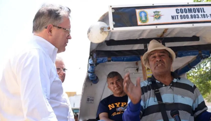 El viceministro Andrés Chaves habla como un motocarrista.