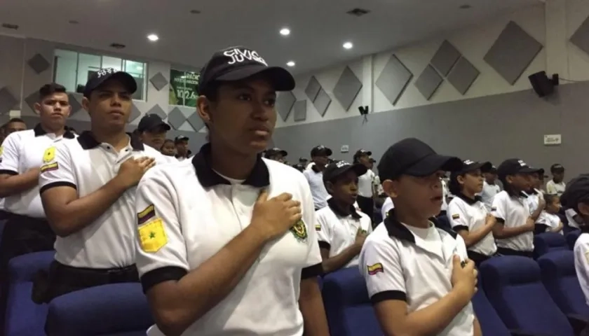 Miembros de la Policía Cívica en el auditorio del Comando de la Policía Metropolitana. 