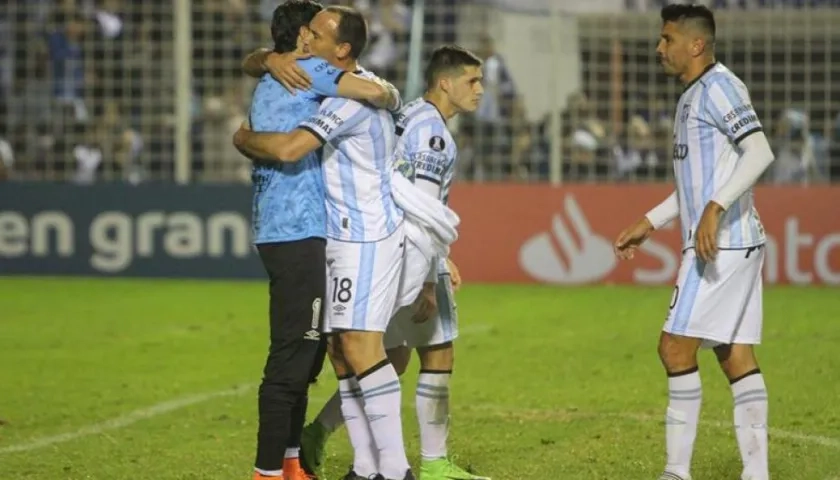 Jugadores argentinos festejando el triunfo frente a los colombianos.