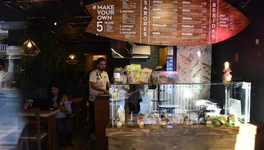 Interior del local de Honolulu Poke.