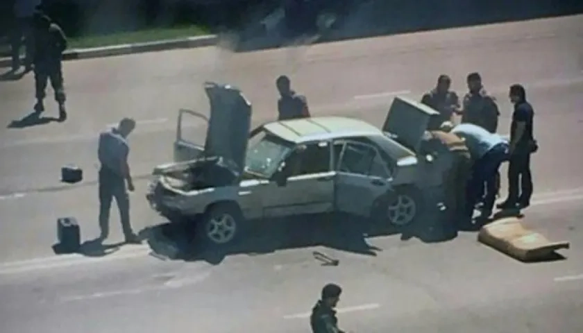 Atacantes abatidos en un vehículo. 