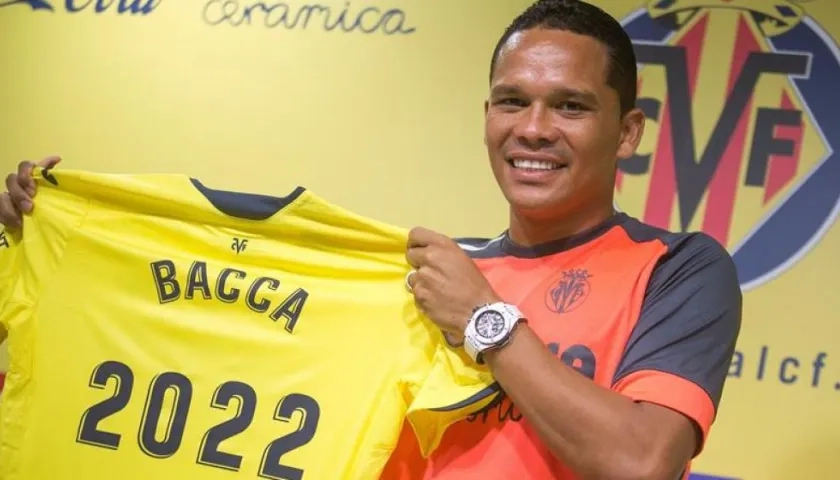 Carlos Bacca al momento de ser presentado en el Villarreal FC.