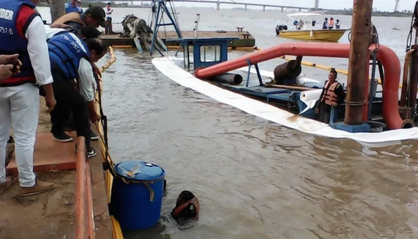 Maniobras de retiro del aceite hidráulico.