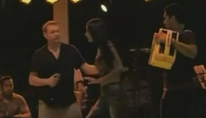 ¿Episodio de celos en tarima?