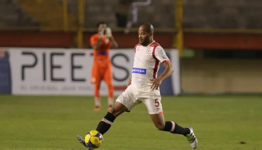 Alberto Rodríguez, defansa peruano. 
