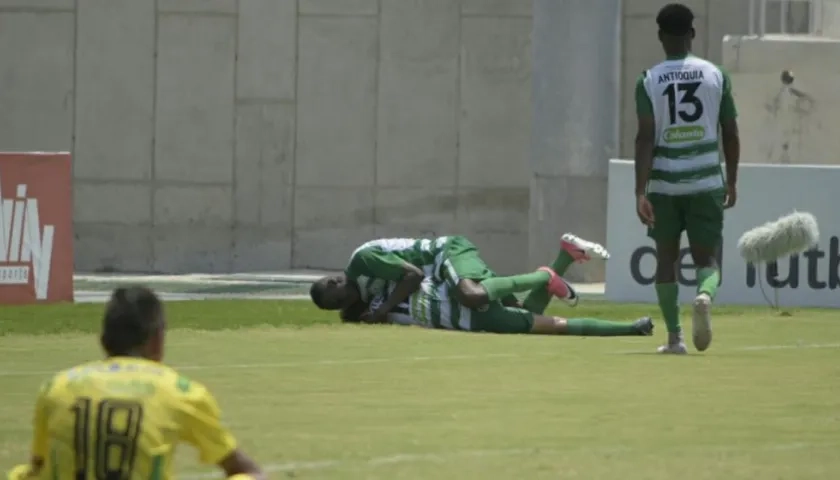 Jugadores de Antioquia celebran su anotación ante Caldas. 