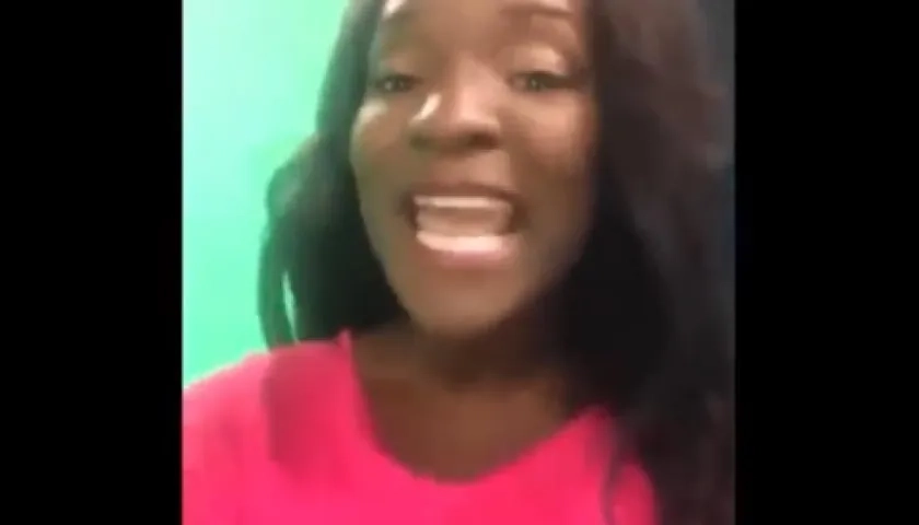 Cécile Djunga, presentadora de la televisión pública belga "RTBF".