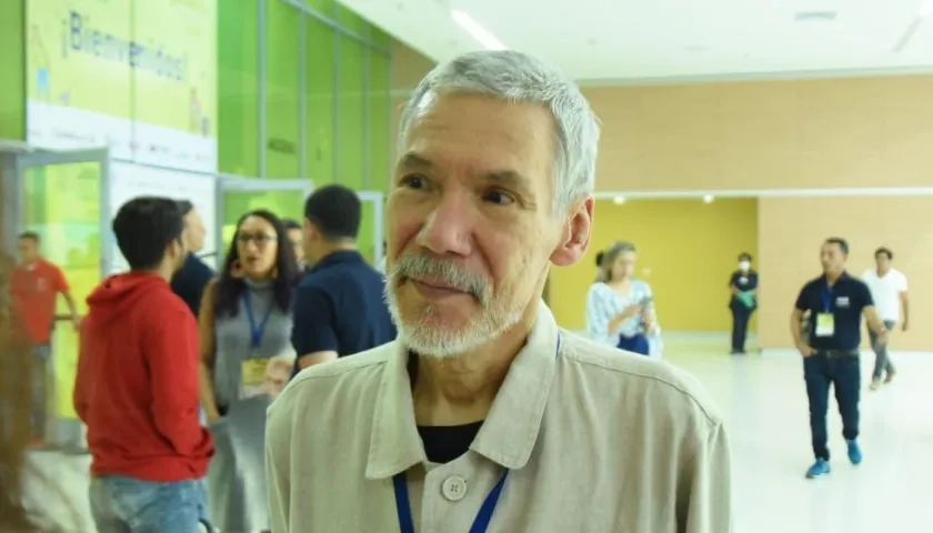 El escritor cartagenero Roberto Burgos Cantor.