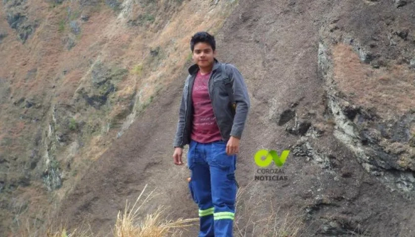  Camilo Andrés Tirado Farak, geólogo oriundo de Corozal.