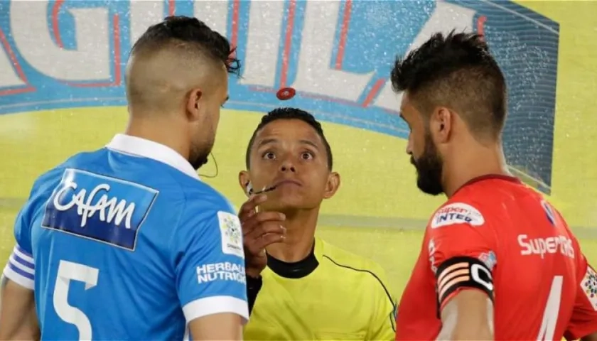 Bismark Santiago, arbitro FIFA. 