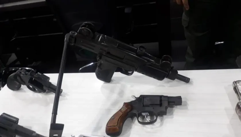 Subametralladora tipo uzi incautada. 