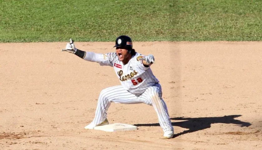 Harold Ramírez celebra un doble. 
