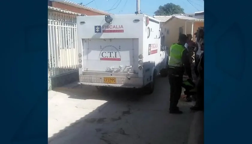 El CTI de la Fiscalía y la Policía en el lugar de los hechos.