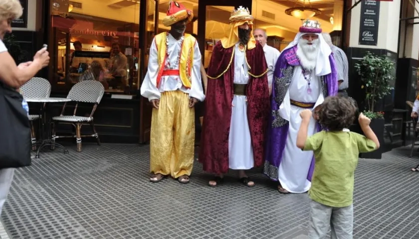 Por segundo año consecutivo los Reyes Magos realizan esta caravana en Buenos Aires.