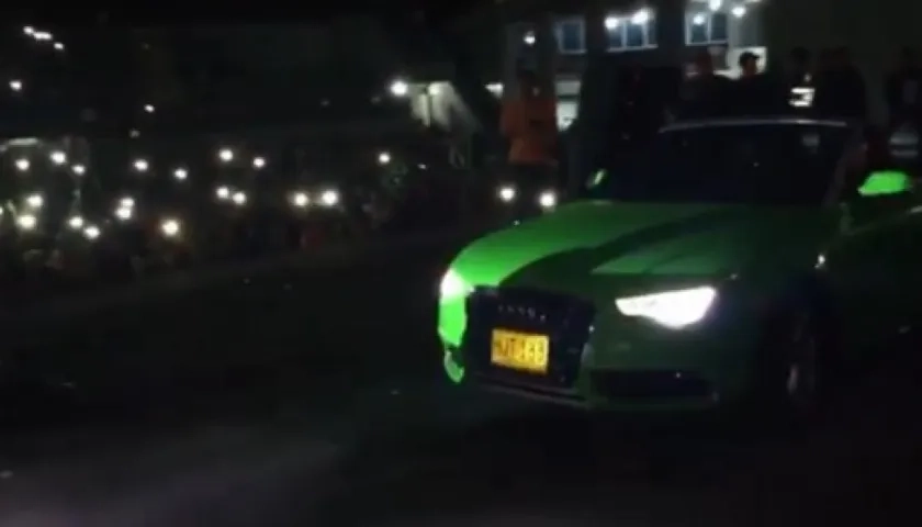 Llegada en carro de Diomedes de Jesús al Parque de la Leyenda Vallenata.