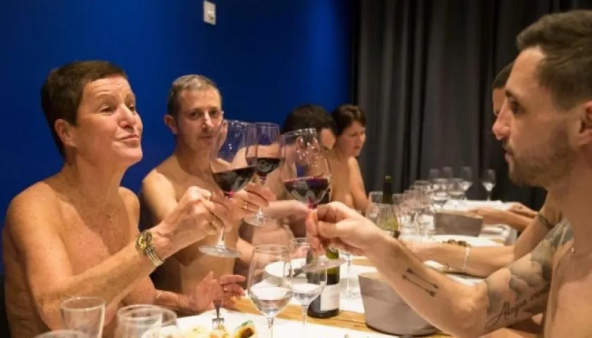 Cena nudista en O'Naturel.