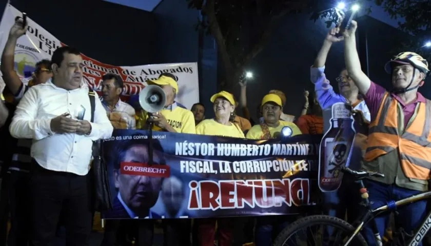 Exigen la renuncia del Fiscal, Néstor Humberto Martínez Neira