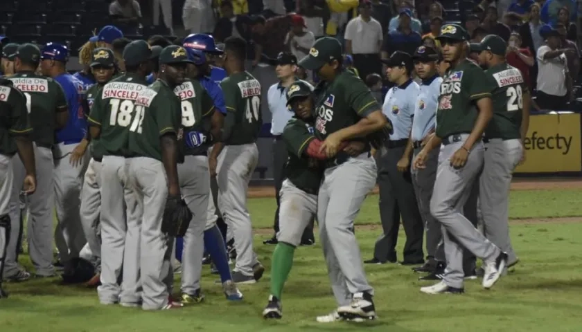 Jugadores de Toros celebrando.